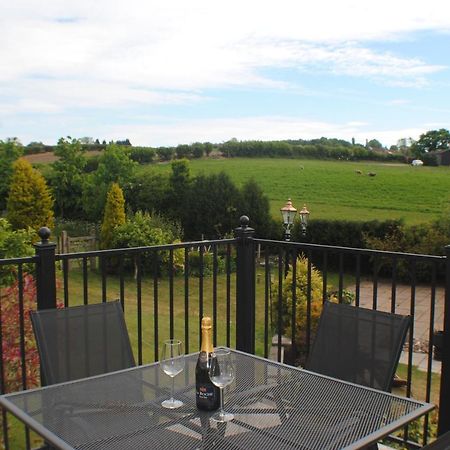 Upside Down House - Sleeps Up To 6 Guests - Great For Family And Friends Gatherings,Corporate Events ,Near Sherwood Forest At Fairview Farm In Nottingham Set In 88 Acres Zewnętrze zdjęcie