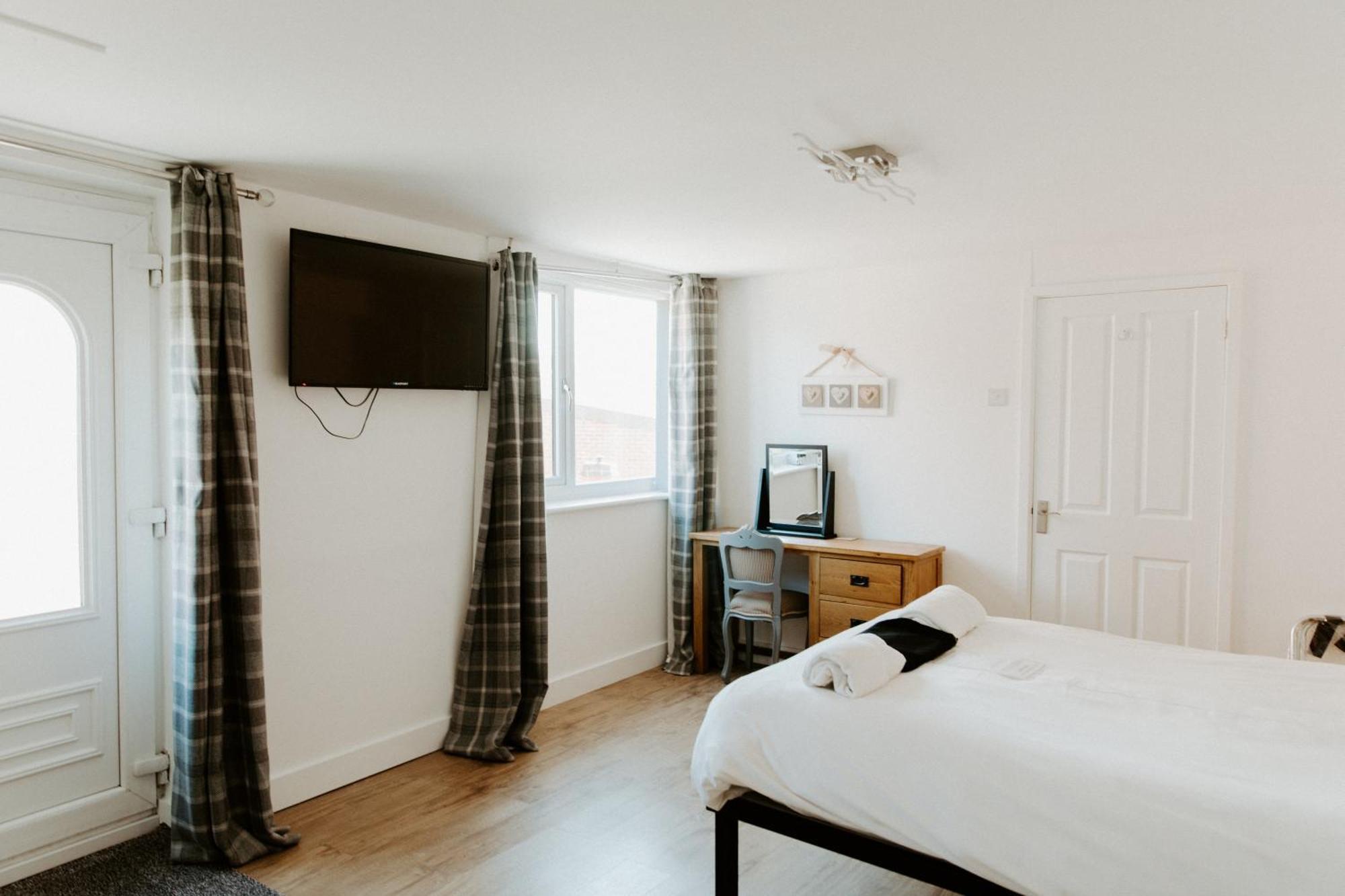 Upside Down House - Sleeps Up To 6 Guests - Great For Family And Friends Gatherings,Corporate Events ,Near Sherwood Forest At Fairview Farm In Nottingham Set In 88 Acres Zewnętrze zdjęcie