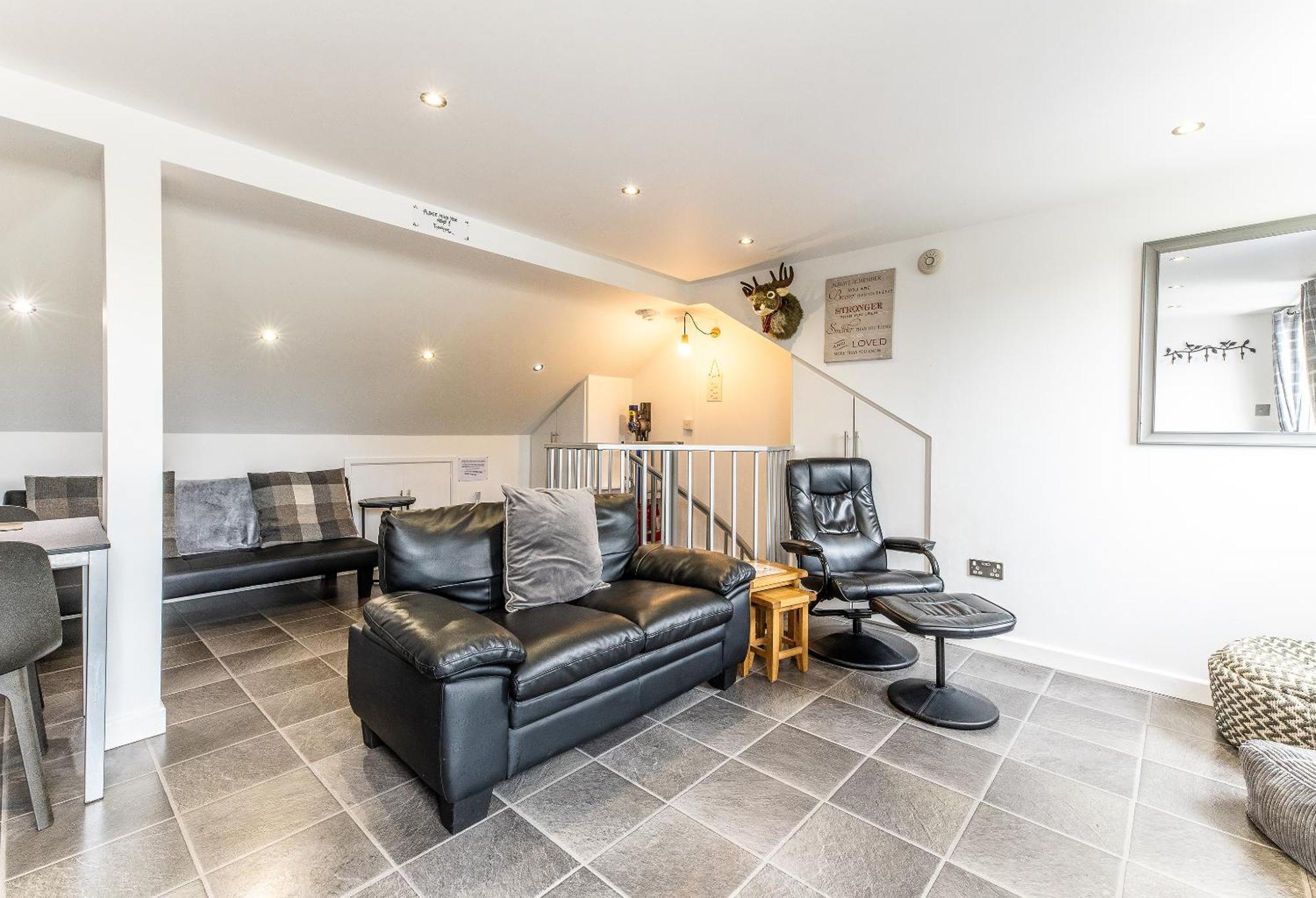 Upside Down House - Sleeps Up To 6 Guests - Great For Family And Friends Gatherings,Corporate Events ,Near Sherwood Forest At Fairview Farm In Nottingham Set In 88 Acres Zewnętrze zdjęcie