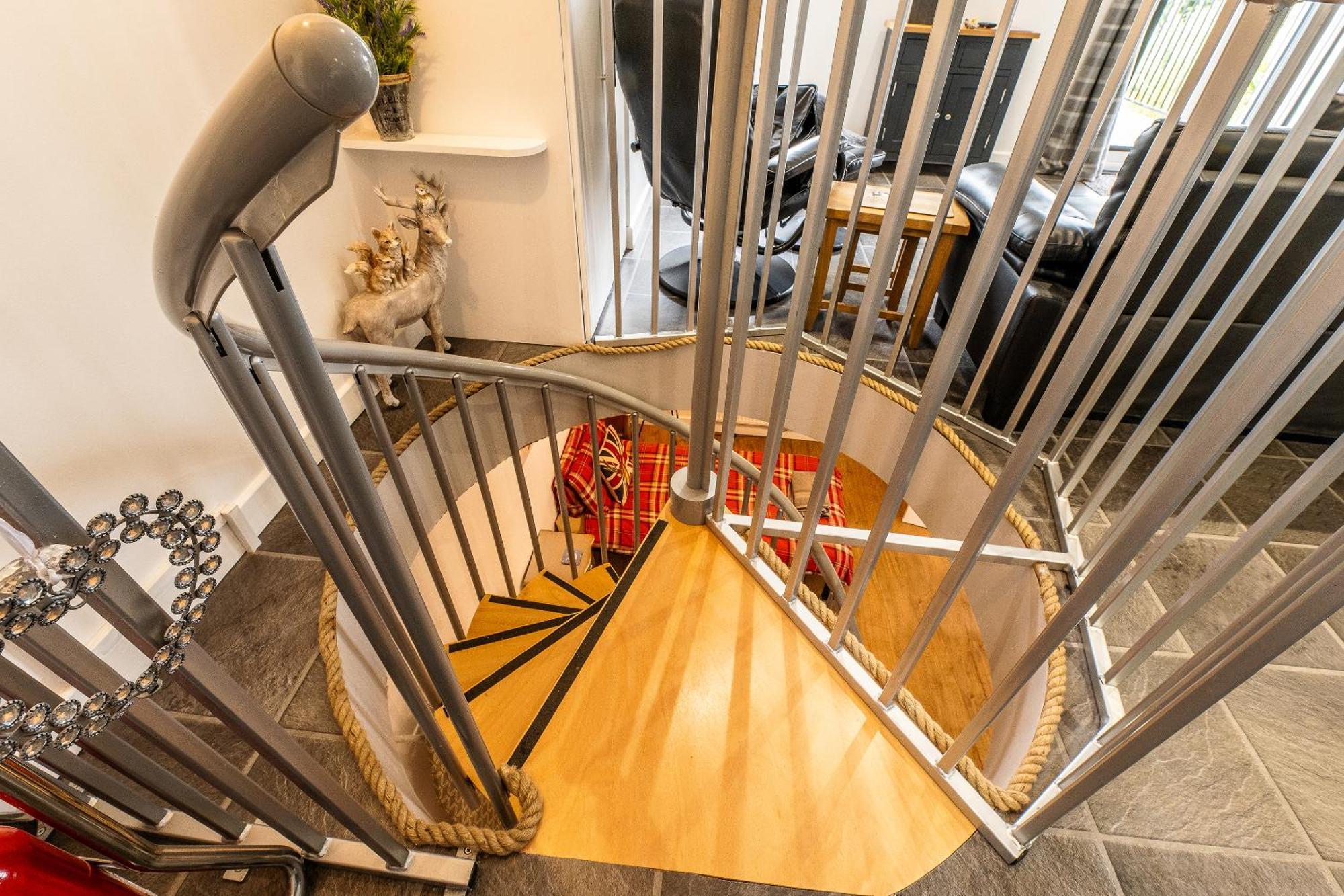 Upside Down House - Sleeps Up To 6 Guests - Great For Family And Friends Gatherings,Corporate Events ,Near Sherwood Forest At Fairview Farm In Nottingham Set In 88 Acres Zewnętrze zdjęcie