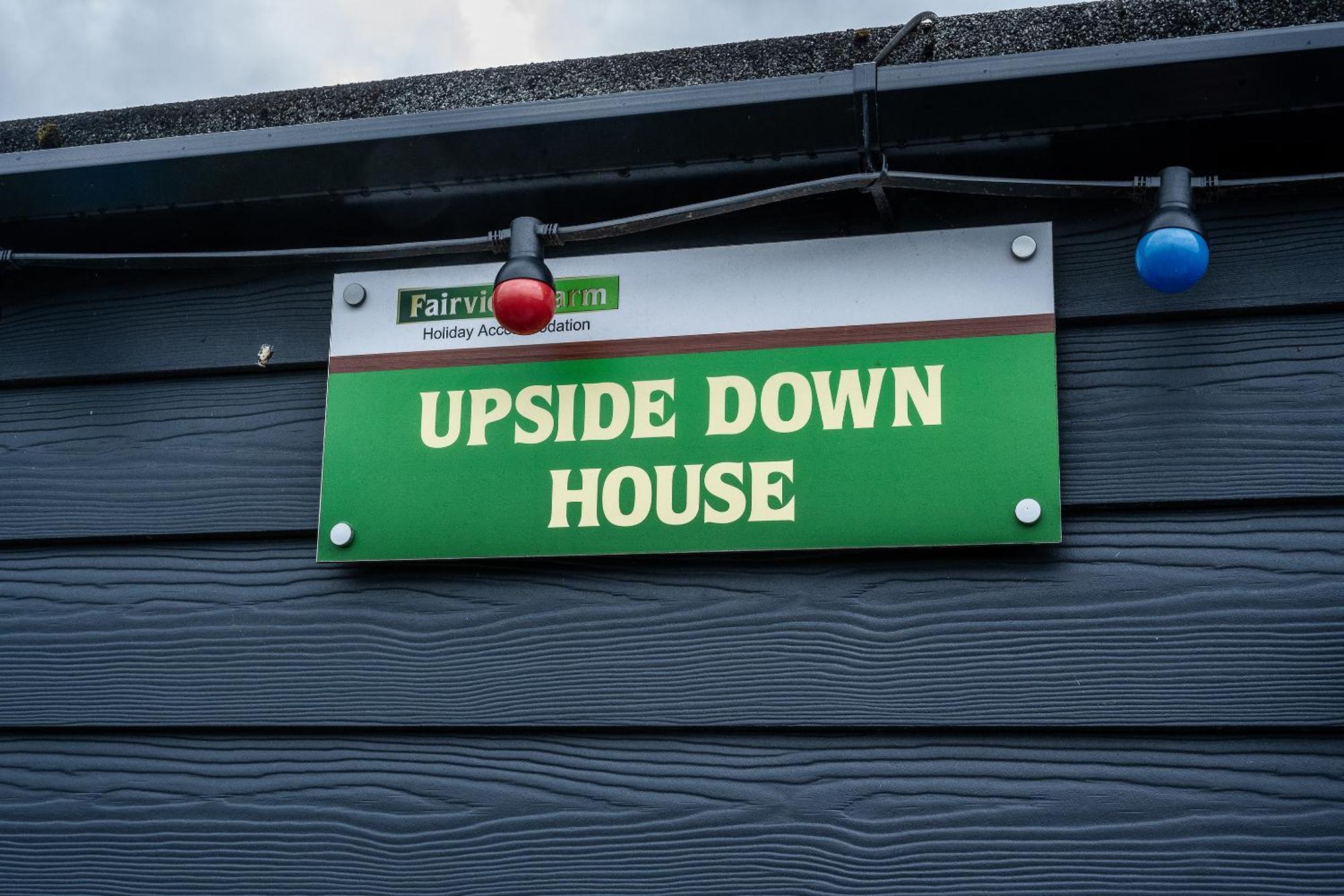 Upside Down House - Sleeps Up To 6 Guests - Great For Family And Friends Gatherings,Corporate Events ,Near Sherwood Forest At Fairview Farm In Nottingham Set In 88 Acres Zewnętrze zdjęcie