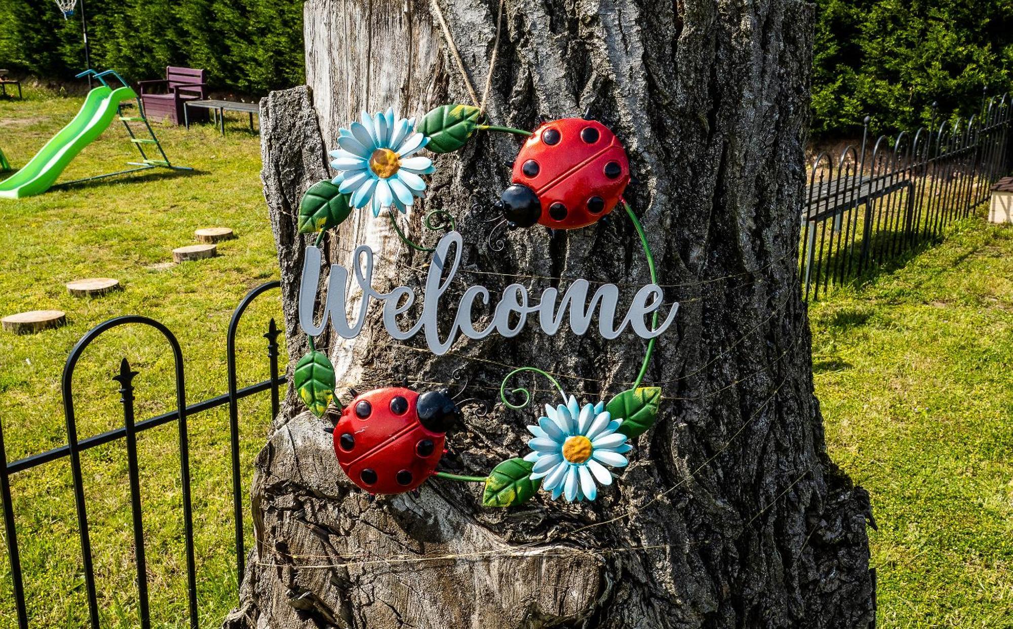 Upside Down House - Sleeps Up To 6 Guests - Great For Family And Friends Gatherings,Corporate Events ,Near Sherwood Forest At Fairview Farm In Nottingham Set In 88 Acres Zewnętrze zdjęcie