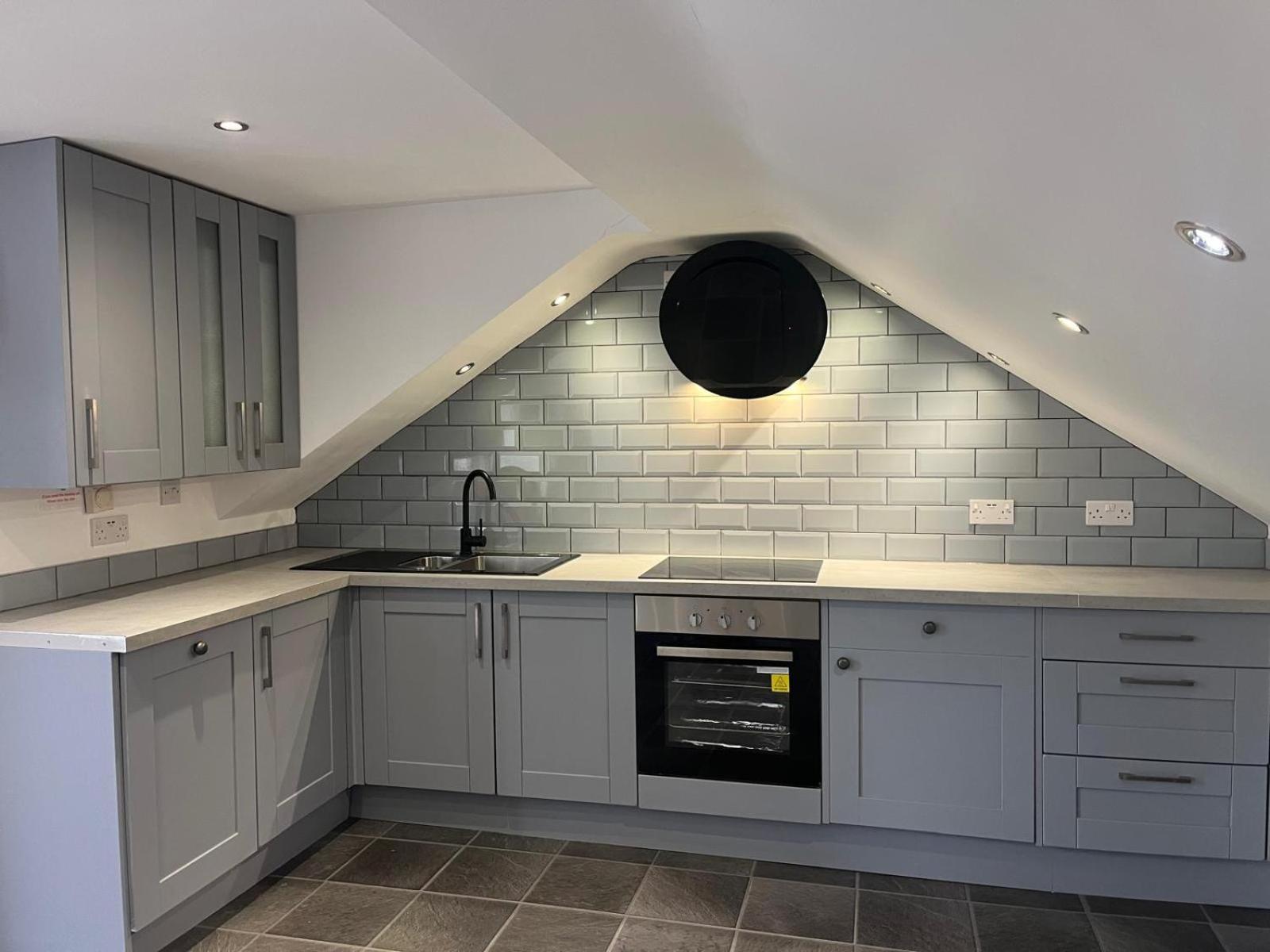 Upside Down House - Sleeps Up To 6 Guests - Great For Family And Friends Gatherings,Corporate Events ,Near Sherwood Forest At Fairview Farm In Nottingham Set In 88 Acres Zewnętrze zdjęcie