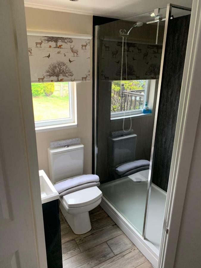 Upside Down House - Sleeps Up To 6 Guests - Great For Family And Friends Gatherings,Corporate Events ,Near Sherwood Forest At Fairview Farm In Nottingham Set In 88 Acres Zewnętrze zdjęcie